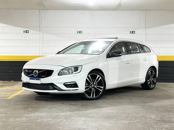VOLVO V60 3.0 T6 R DESIGN 24V TURBO GASOLINA 4P AUTOMÁTICO VOLVO V60 3.0 T6 R DESIGN 24V TURBO GASOLINA 4P AUTOMÁTICO
